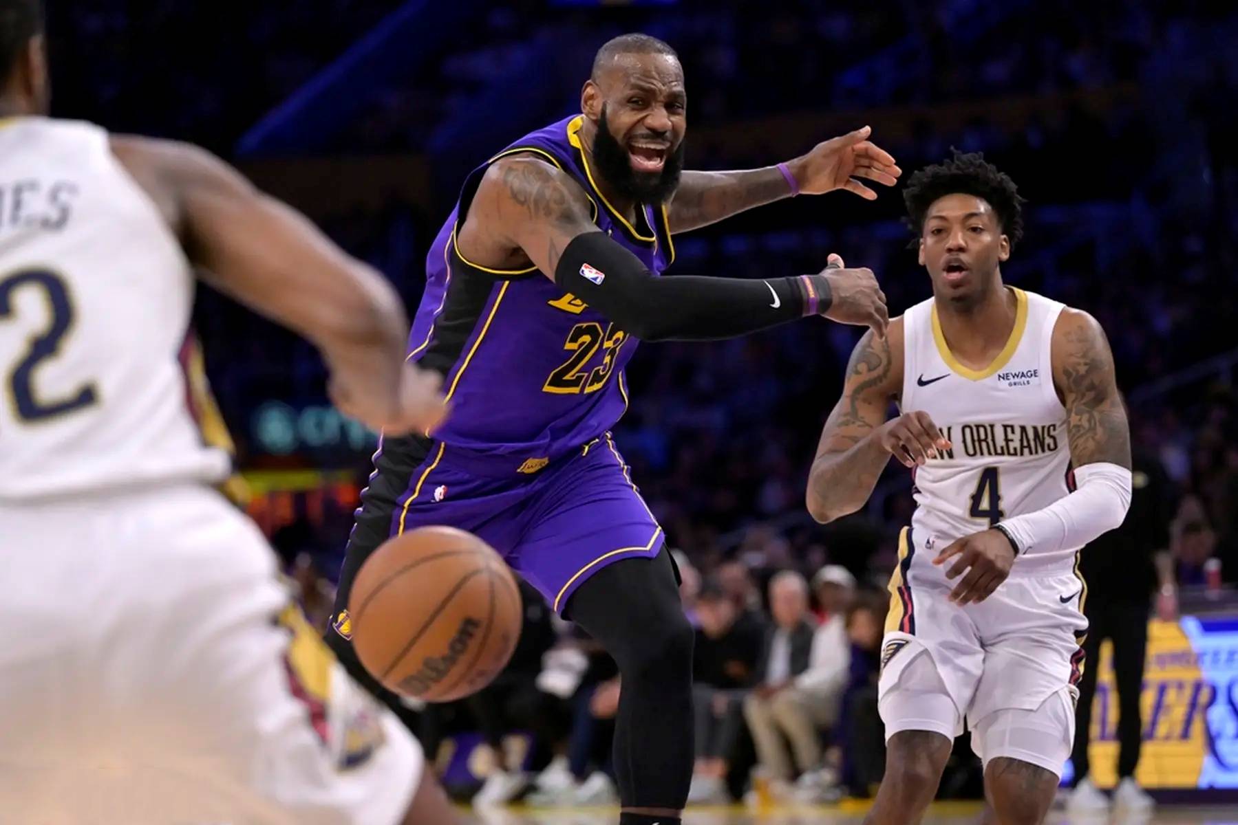 包含Ning与80激战湖人分钟，锐不可当胜负难料！，詹姆斯焦点对战上演精彩一战的词条