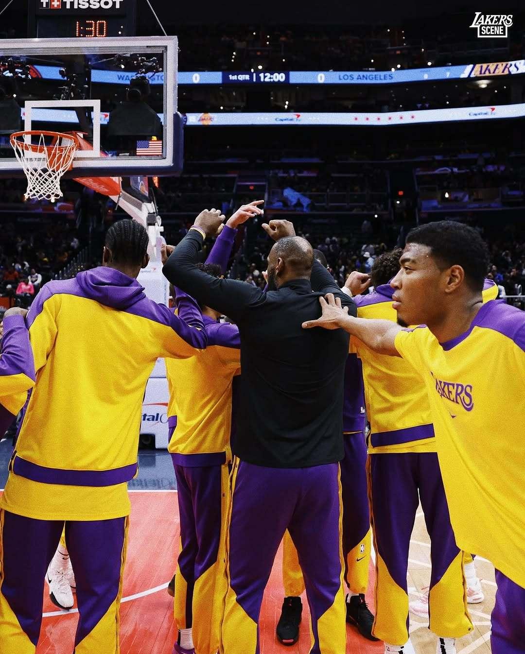 包含Ning与80激战湖人分钟，锐不可当胜负难料！，詹姆斯焦点对战上演精彩一战的词条